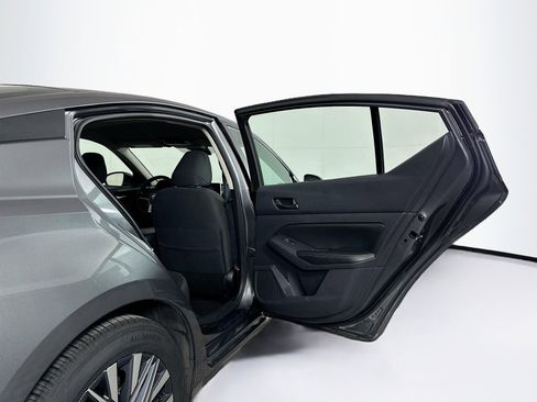 Used 2025 Nissan Altima 2.5 SV FWD image 28