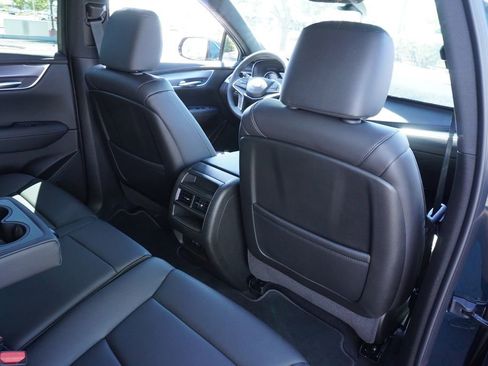 Certified 2025 Cadillac XT5 Luxury FWD image 10