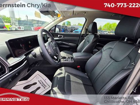 Used 2025 Kia Sorento S FWD image 17