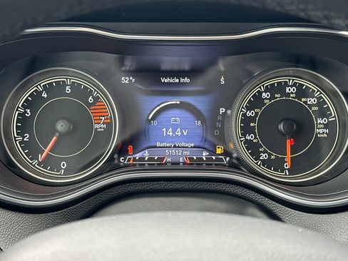 Used 2023 Jeep Cherokee Altitude Lux image 25