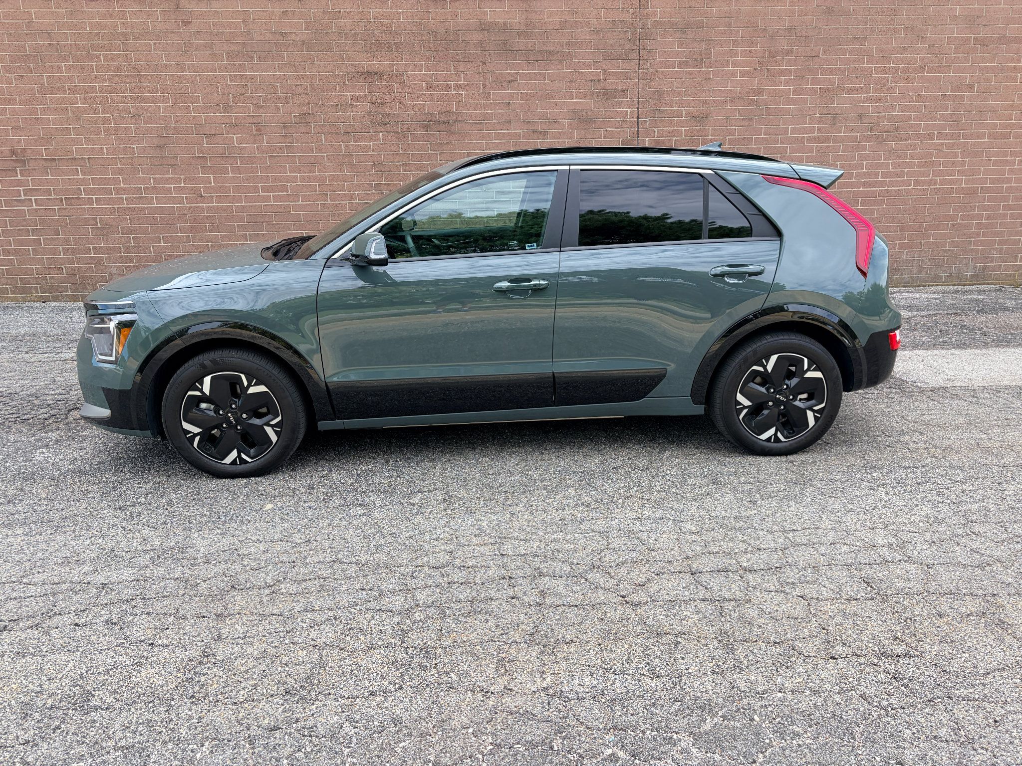 Used 2024 Kia Niro Wind w/ Wind Preserve Package FWD image 2