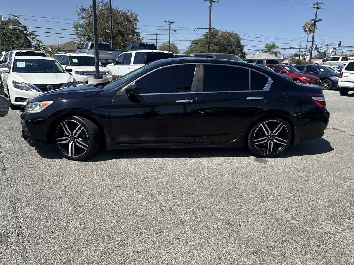 Used 2017 Honda Accord Sport image 2