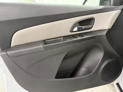 Used 2011 Chevrolet Cruze LS image 12