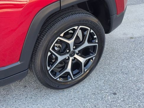 Used 2025 Jeep Compass Limited image 31