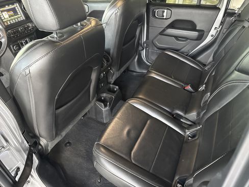 Used 2020 Jeep Gladiator Overland image 12