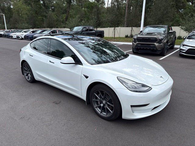 Used 2021 Tesla Model 3 Standard Range Plus RWD image 3