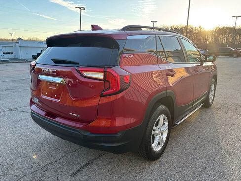 Used 2024 GMC Terrain SLE w/ Driver Convenience Package image 7