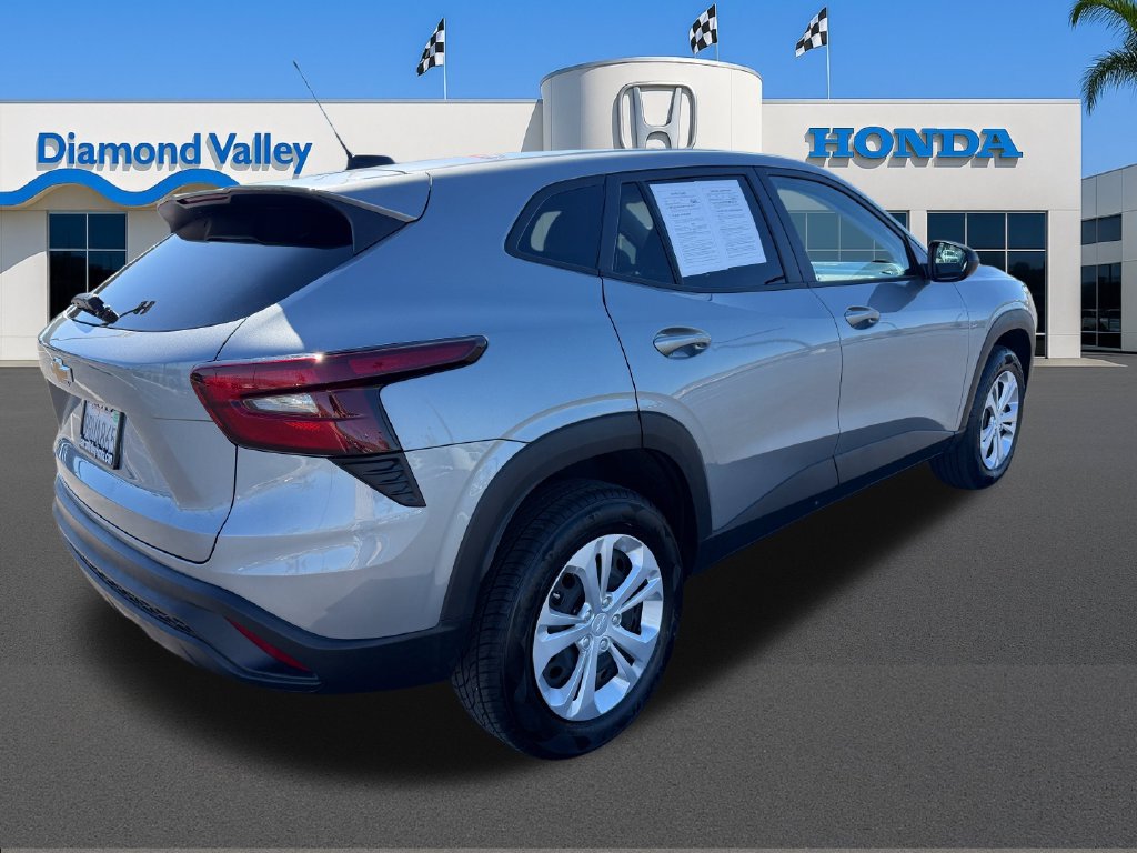 Used 2025 Chevrolet Trax LS FWD image 7