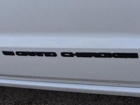 Used 2022 Jeep Grand Cherokee Laredo X AWD/4WD image 14