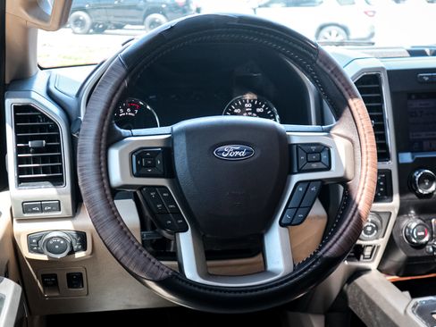 Used 2019 Ford F150 Lariat image 6