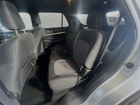 Used 2019 Ford Explorer XLT w/ Equipment Group 201A FWD image 27