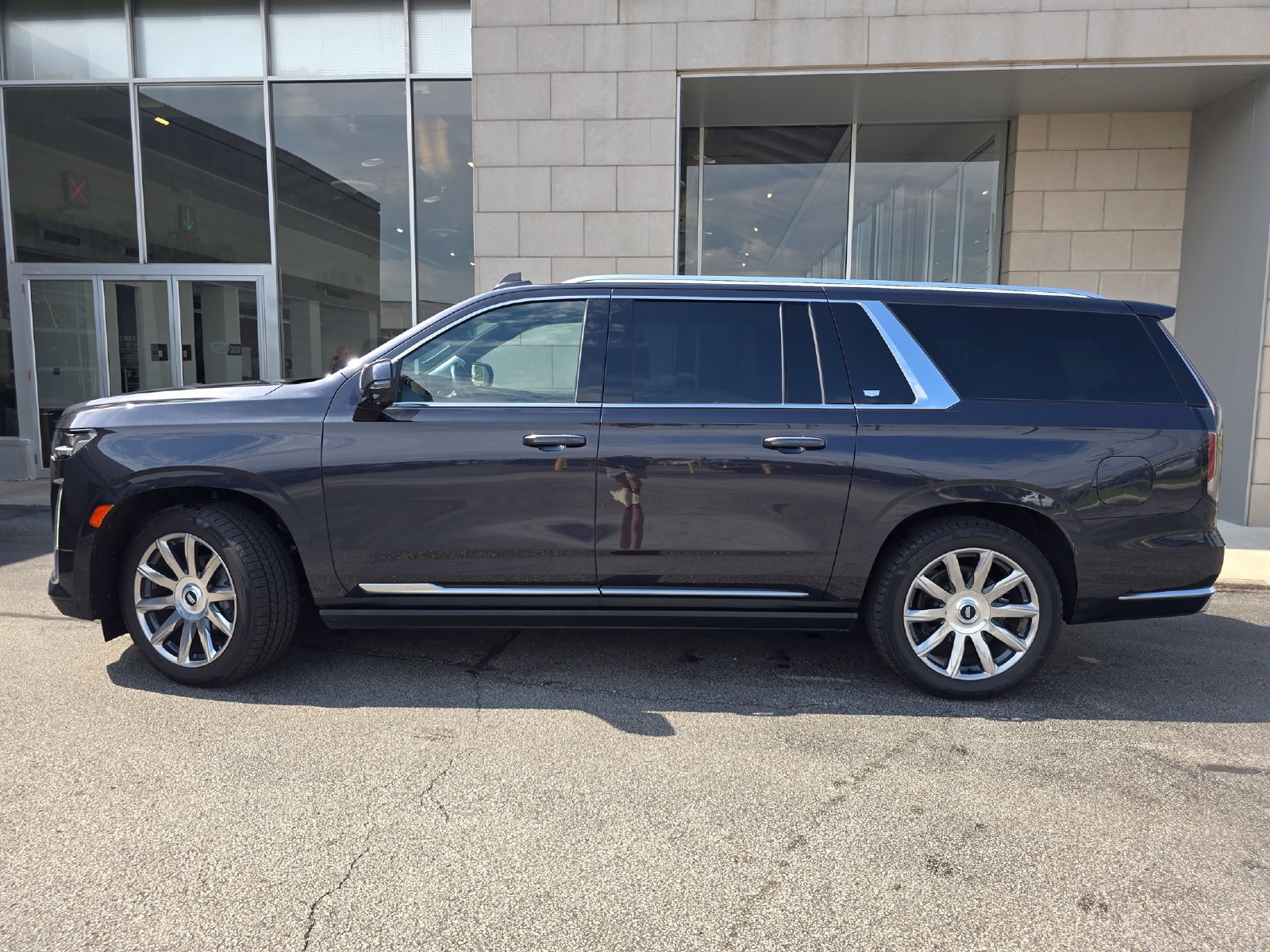 Used 2023 Cadillac Escalade ESV Premium Luxury Platinum w/ LPO, Floor Liner Package AWD/4WD image 19