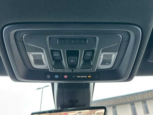 Used 2020 Chevrolet Silverado 1500 High Country w/ Technology Package image 32