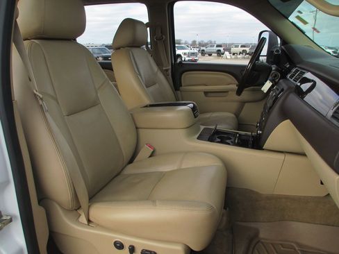 Used 2014 GMC Sierra 2500 Denali w/ Suspension Package, Off-Road image 22