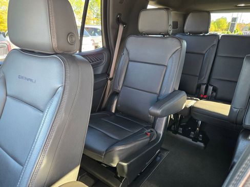 Used 2023 GMC Yukon Denali image 12