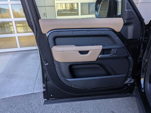 New 2026 Land Rover Defender 130 V8 image 9