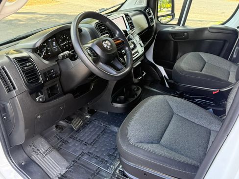 Used 2023 RAM ProMaster 2500 w/ Driver Convenience Group FWD image 12