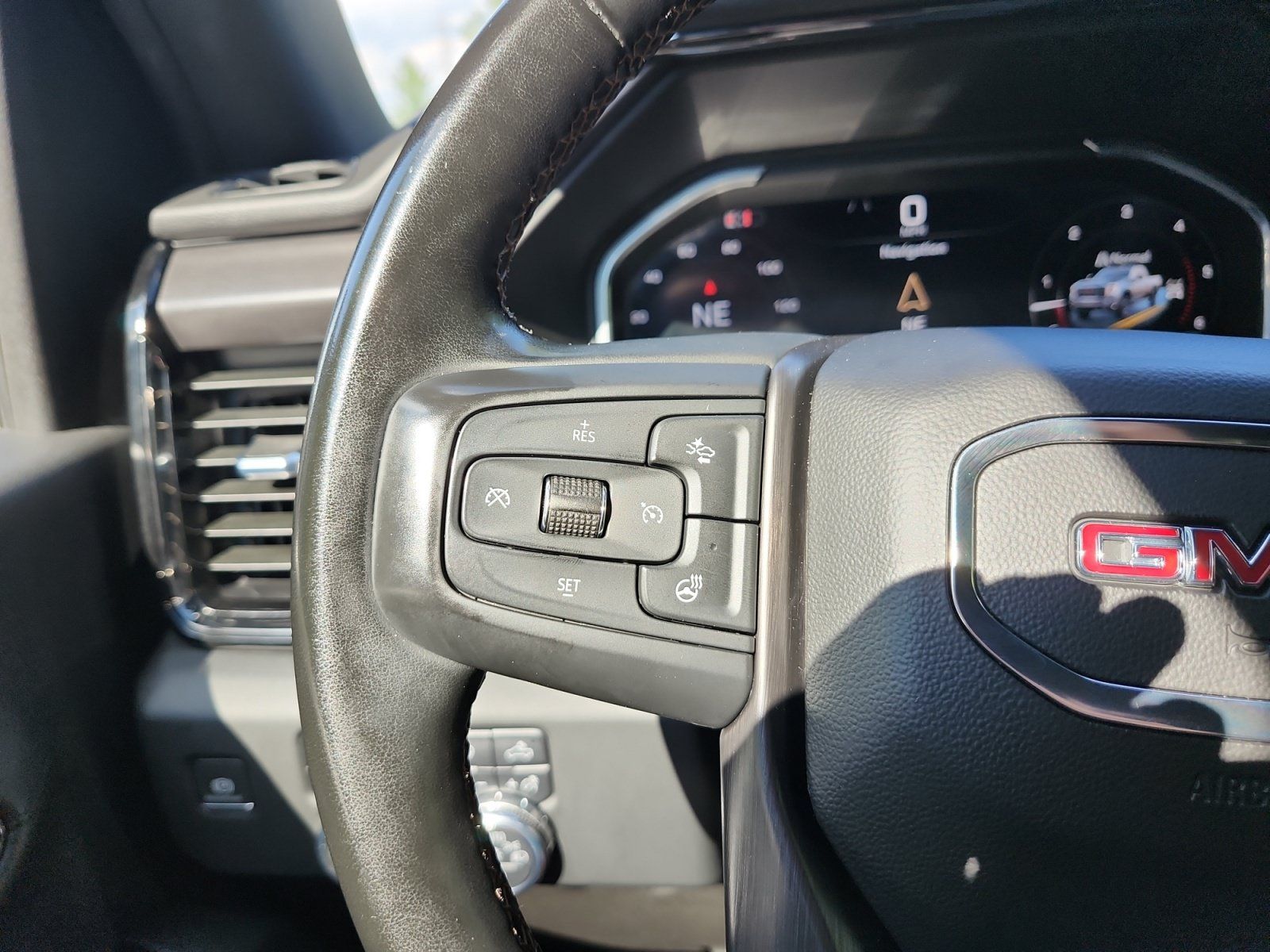 Used 2024 GMC Sierra 3500 AT4 w/ AT4 Premium Plus Package AWD/4WD image 29