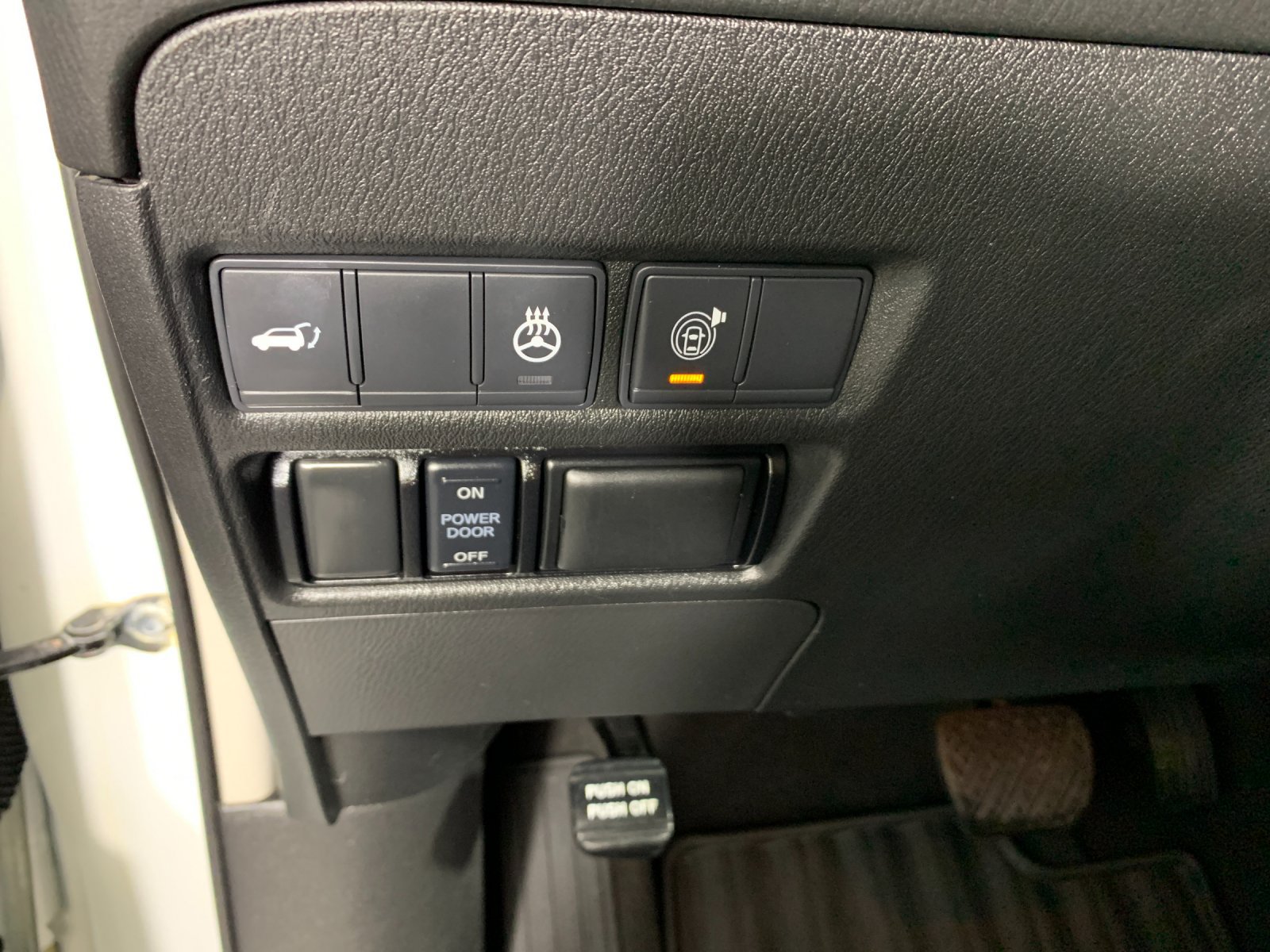 Used 2018 INFINITI QX80 4WD w/ Deluxe Technology Package image 16