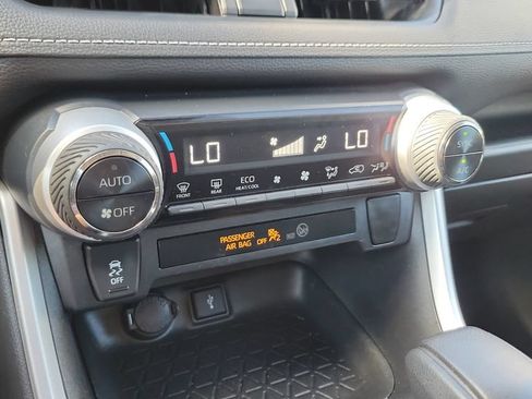 Certified 2020 Toyota RAV4 LE AWD/4WD image 18