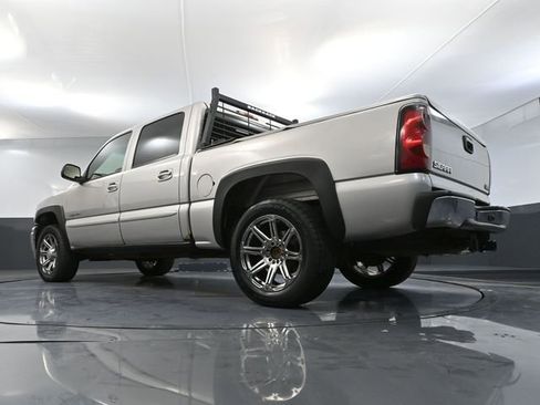 Used 2006 GMC Sierra 1500 Denali w/ Onstar Plus Package image 57