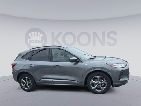Used 2023 Ford Escape ST-Line Select w/ Tech Pack #2 AWD/4WD image 2