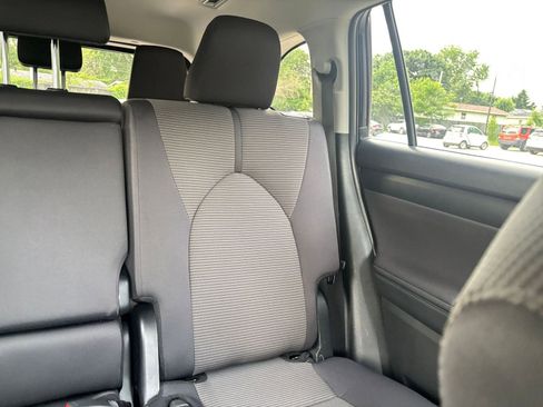 Used 2025 Toyota Highlander LE FWD image 39
