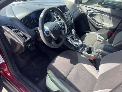 Used 2013 Ford Focus SE w/ SE Winter Pkg image 9