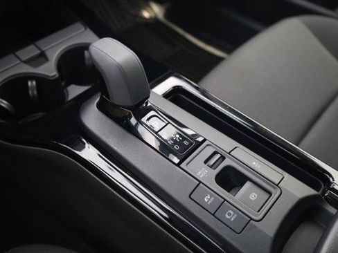 Certified 2025 Toyota Prius LE FWD image 17