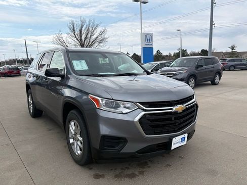 Used 2018 Chevrolet Traverse LS image 3