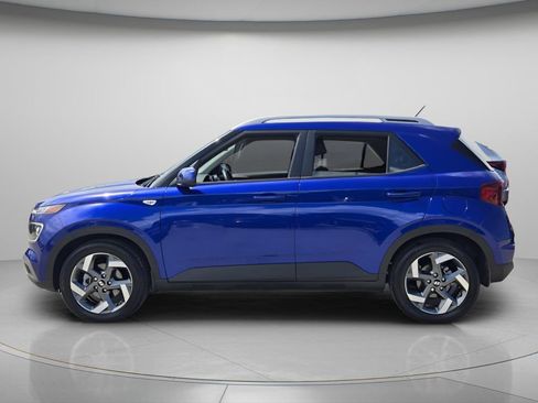 Certified 2025 Hyundai Venue Limited FWD image 3