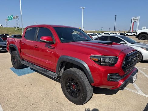 Used 2017 Toyota Tacoma TRD Pro image 3