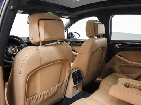 Certified 2026 Porsche Macan AWD/4WD image 37