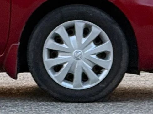 Used 2015 Nissan Versa SV image 29