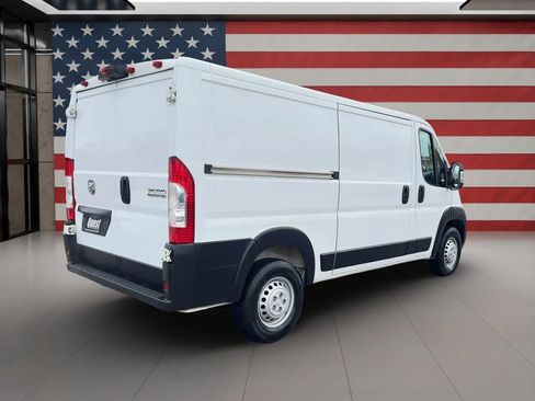 Used 2025 RAM ProMaster 2500 w/ Convenience Group image 3
