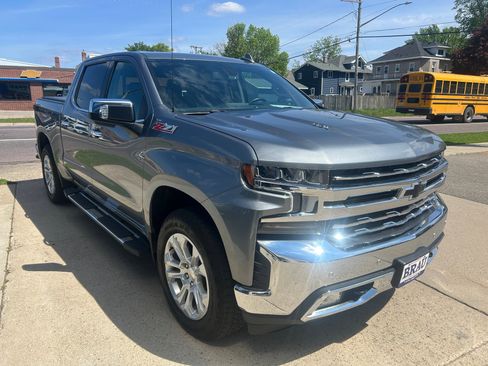 Used 2021 Chevrolet Silverado 1500 LTZ AWD/4WD image 4