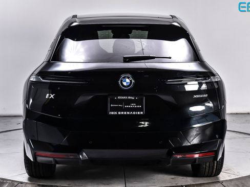 Used 2023 BMW iX xDrive50 w/ Sport Package AWD/4WD image 4