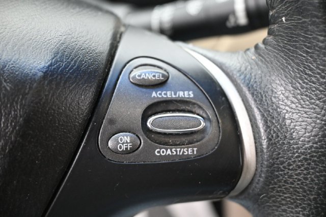 Used 2016 Nissan Pathfinder SV FWD image 16