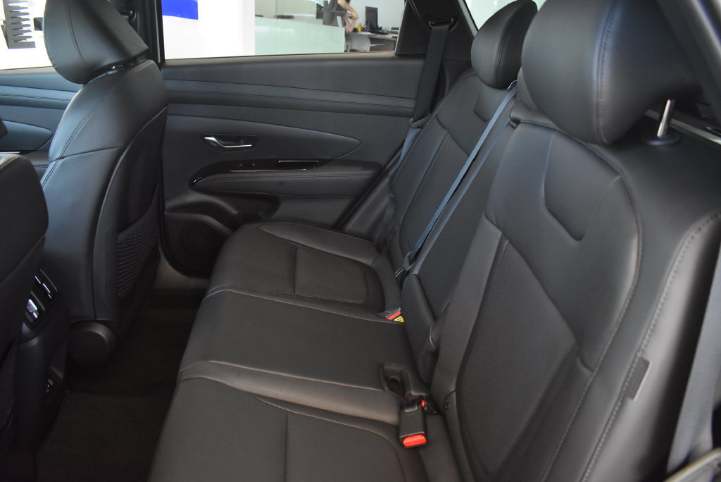 New 2026 Hyundai Tucson Limited AWD/4WD image 18