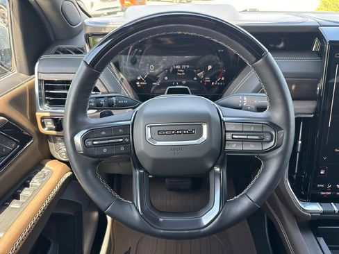 Used 2025 GMC Yukon Denali Ultimate w/ LPO, Illumination Package AWD/4WD image 12
