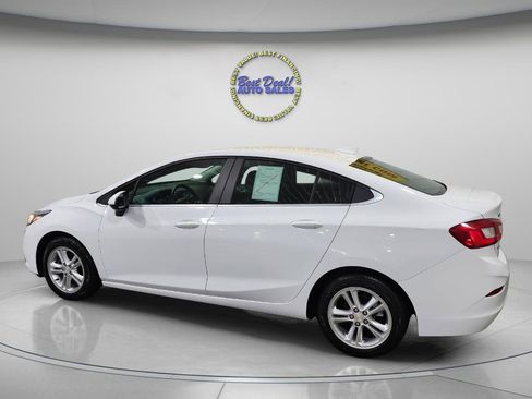 Used 2017 Chevrolet Cruze LT image 3