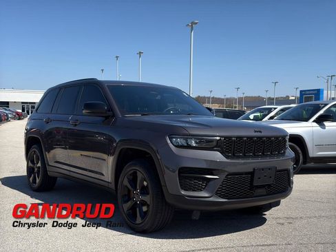 Used 2024 Jeep Grand Cherokee Altitude AWD/4WD image 1