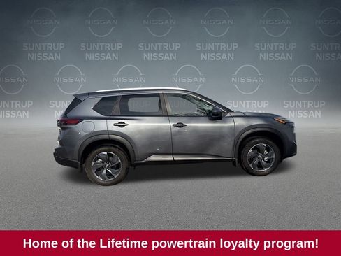 Used 2025 Nissan Rogue SV w/ SV Premium Package image 7