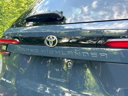 Used 2025 Toyota Grand Highlander AWD Hybrid image 13