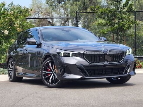 Used 2024 BMW 540i xDrive w/ Executive Package image 9