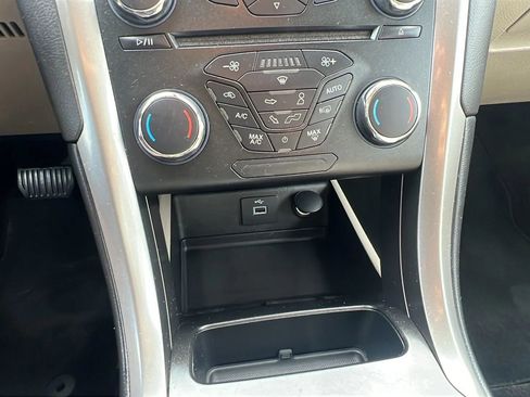 Used 2018 Ford Fusion SE image 18