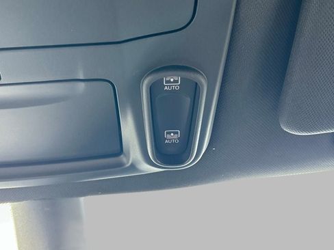 Used 2025 Chrysler Pacifica Limited FWD image 43