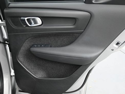 Certified 2025 Volvo XC40 B5 Plus image 16