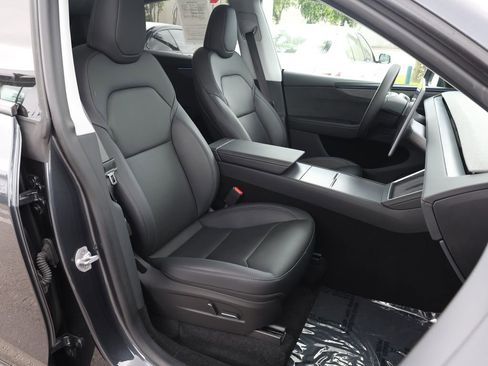 Used 2026 Tesla Model Y Long Range RWD image 24