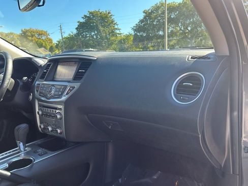 Used 2019 Nissan Pathfinder SL w/ Cargo Package image 23